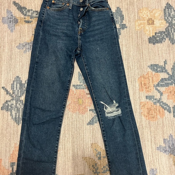 Women's Levi Blue Jeans - Picture 3 of 6